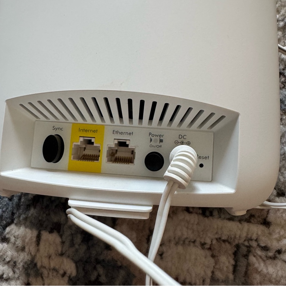 NETGEAR Orbi White WiFi Router RBR20 with Power Adapter - Picture 4 of 4